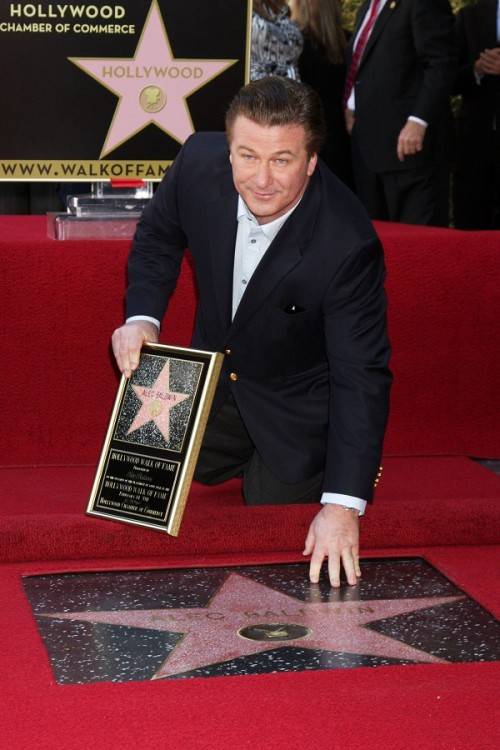 Alec Baldwin ya tiene una estrella en Hollywood