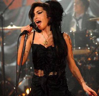 Amy Winehouse adicta a la limpieza