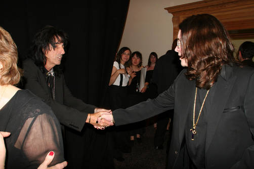 Ozzy Osbourne y Alice Cooper juntos en serie de TV