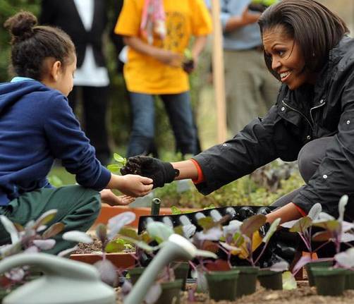 Michelle Obama se dedica a la jardinería