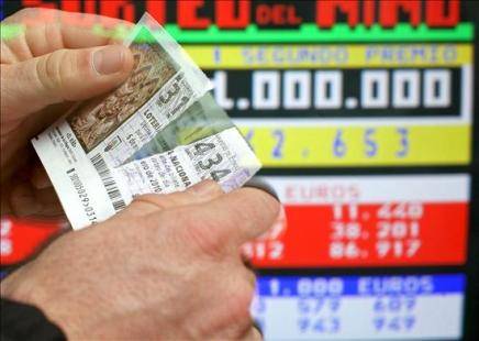 Un albañil gana la lotería uruguaya con un número con el que jugó durante 8 años