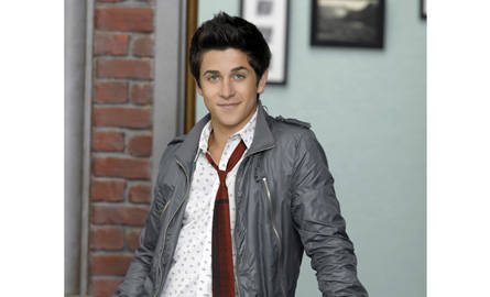 David Henrie se pelea en la puerta de un club