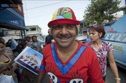 El payaso Tiririca recibe el acta de diputado en Sao Paulo