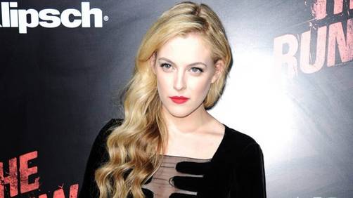 Riley Keough, la nieta de Elvis Presley, podría ser Blancanieves en un nuevo filme