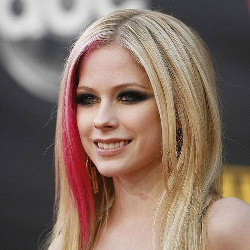 Vídeo: Avril Lavigne desea Feliz Año Nuevo a sus fans Vídeo: Avril Lavigne desea Feliz Año Nuevo a sus fans