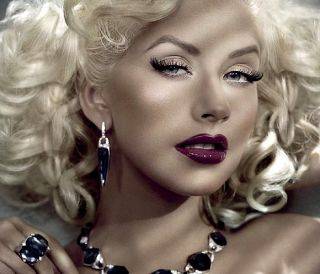 Christina Aguilera agrede a compañera de Burlesque