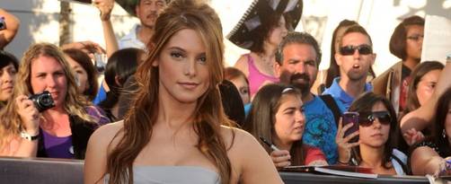 Ashley Greene sigue opinando de Miley Cyrus y Demi Lovato sin importarle ataques de las fans