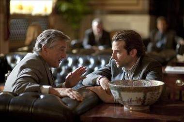 Bradley Cooper y Robert De Niro juntos en 'Limitless'