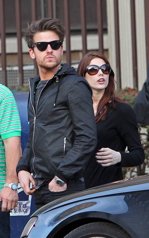 Ashley Greene se estaría consolando con Jared Followill