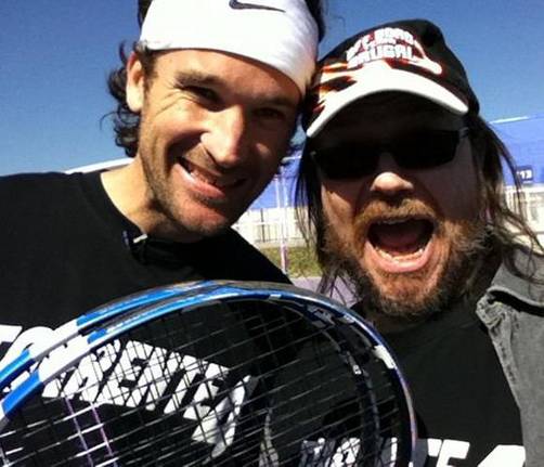 Carlos Moyá y Santiago Segura juegan juentos al Tenis