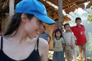 Angelina Jolie, actriz y embajadora de ACNUR, seduce en ambos papeles Angelina Jolie, actriz y embajadora de ACNUR, seduce en ambos papeles