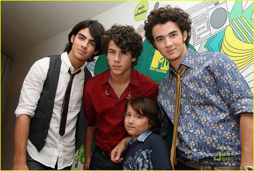 Los Jonas Brothers no aparecerán en 'Walter, the farting dog'