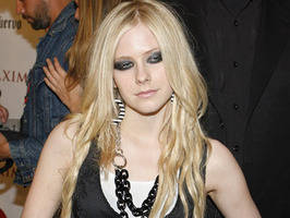 Avril Lavigne ya está oficialmente divorciada