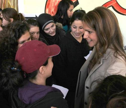 Reina Rania de Jordania visita escuela femenina Reina Rania de Jordania visita escuela femenina