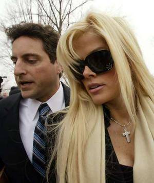Analizan si herederos de Anna Nicole merecen fortuna