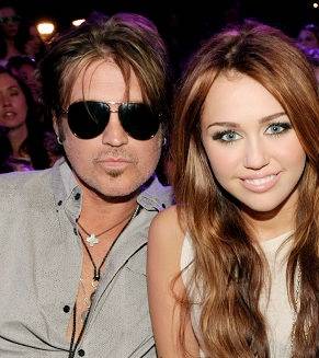 Miley Cyrus enojada por declaraciones de su padre