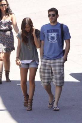 Íker Casillas se va de vacaciones junto a Sara Carbonero Íker Casillas se va de vacaciones junto a Sara Carbonero