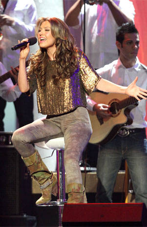 Thalía grabará una canción junto a Aventura