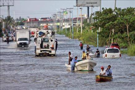 El huracán 'Igor' rebaja su intensidad conforme se acerca a las Bermudas