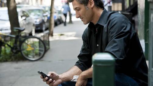 ¿Tu teléfono es tan 'inteligente' que ya domina por completo tu vida?