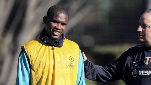 El Cagliari recibe multa por cantos racistas contra Eto'o