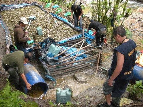 En operativo helitrasportado se destruye cinco pozas de produccion de droga en Ayacucho