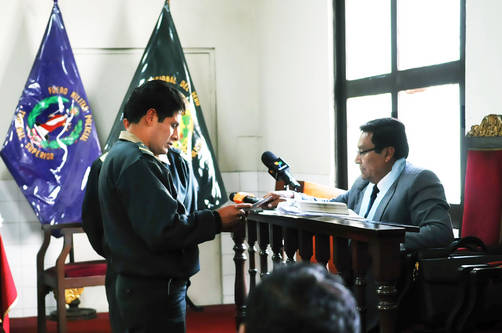 Tres años de prision para efectivo que intento promover huelga policial