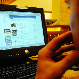 Visitar Facebook causa ataques de asma a joven descorazonado