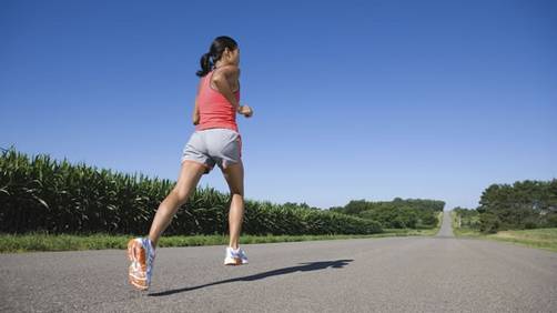 Caminar puede reducir el deterioro cerebral, la artritis y la obesidad