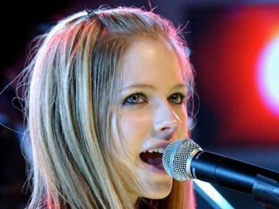 V deo Avril Lavigne es entrevistada en MTV The Seven