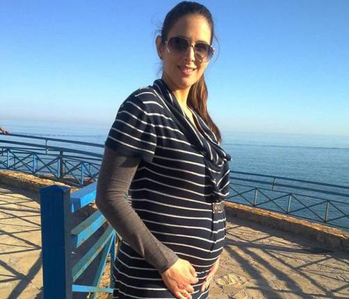Nuria Fergó muestra su embarazo en Twitter