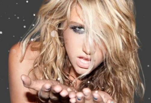 Kesha hace playback en Saturday Night Live