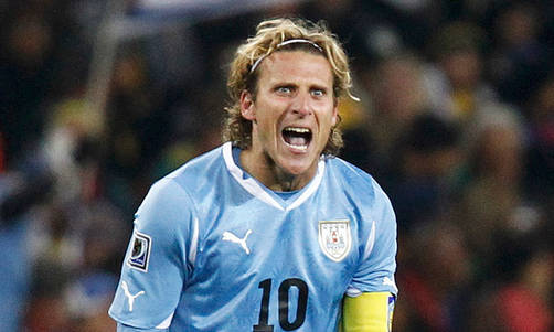 Diego Forlán es candidato a llevarse el Balón de Oro