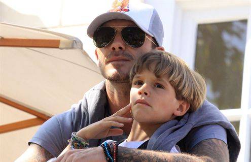 Hijo de David y Victoria Beckham lanza su marca de lentes de sol