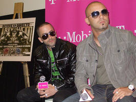 Wisin y Yandel presentan disco de conciertos en vivo