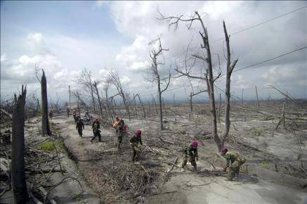 Indonesia: Elevan a 283 los muertos por la erupción del volcán Merapi