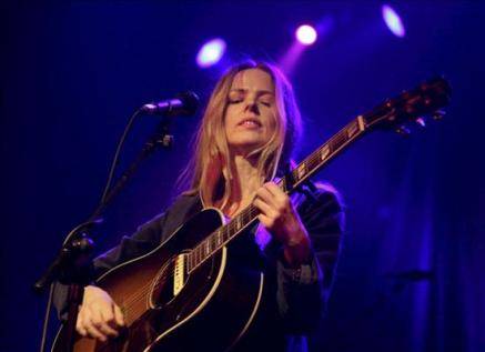 Christina Rosenvinge lanzará su nuevo disco: 'La joven dolores' Christina Rosenvinge lanzará su nuevo disco: 'La joven dolores'