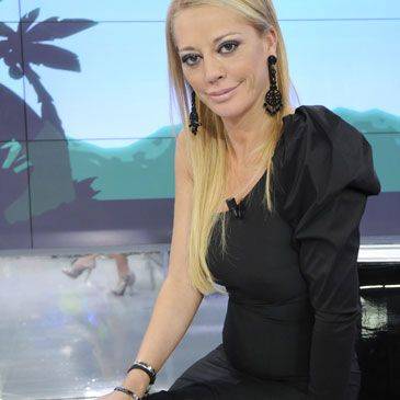 Belén Esteban vuelve a Sálvame Deluxe y habla del rodaje de Aída