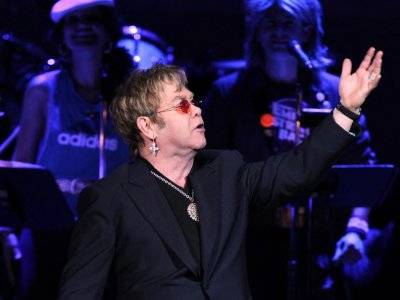 Elton John ofrece un concierto para apoyar el matrimonio homosexual Elton John ofrece un concierto para apoyar el matrimonio homosexual