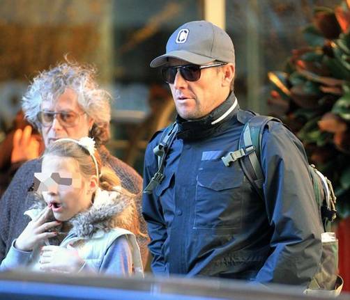 Lance Armstrong retirado del ciclismo presume a su familia