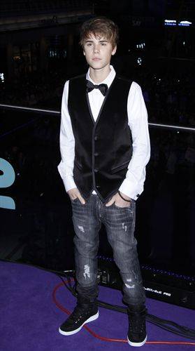 Justin Bieber es vestido por Dolce & Gabbana