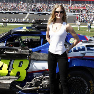 Rosie Huntington-Whiteley promociona Transformers 3 en la Daytona 500