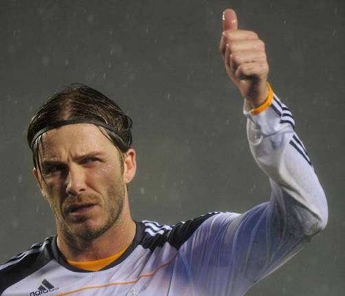 David Beckham juega bajo la lluvia