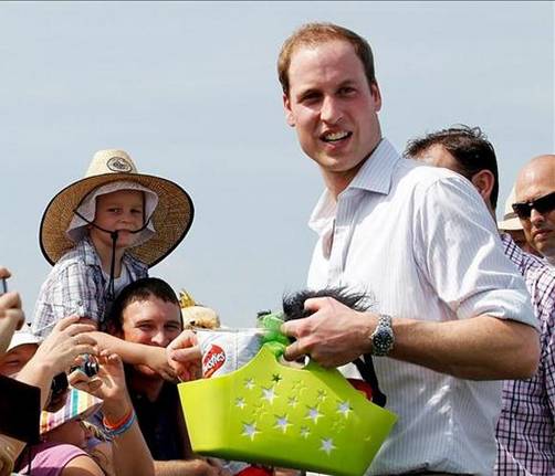 Príncipe Guillermo visitó víctimas en Australia