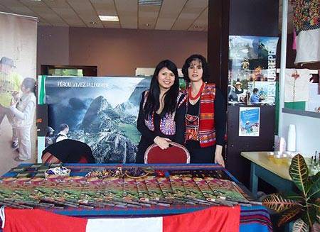 Estudiantes peruanos en Francia se involucran en la promoción turistica