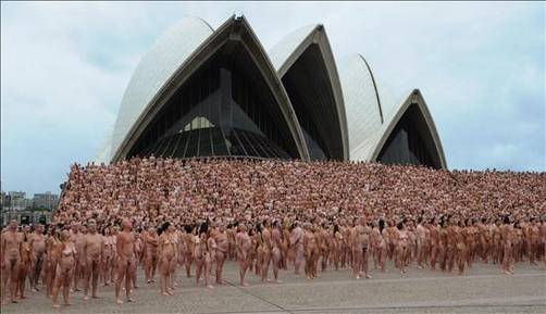 Los desnudos masivos de Tunick, en Francia Los desnudos masivos de Tunick, en Francia