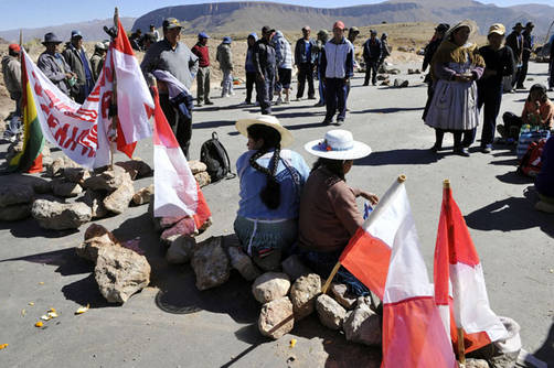 Indígenas amenazan a Evo Morales con una demanda basada en su propia ley antirracista