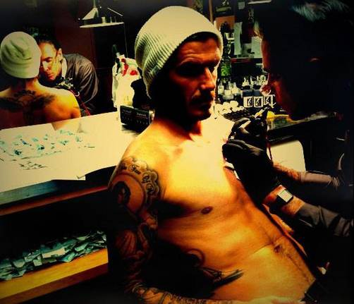 David Beckham presume nuevo tatuaje