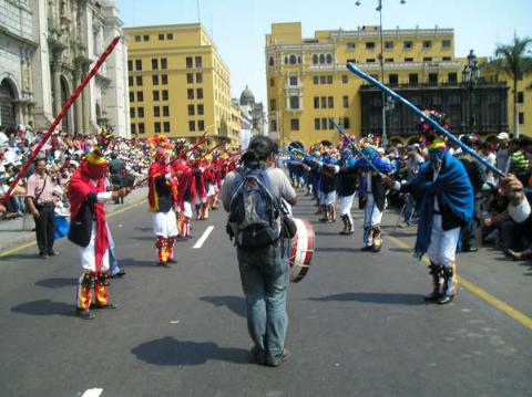 TUY TUY: DANZA GUERRERA DE HUANUCO