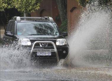 Ascienden a 70 los muertos por las inundaciones y riadas en Sudáfrica